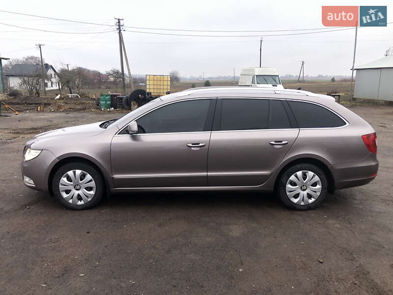 Універсал Skoda Superb 2010 в Гощі