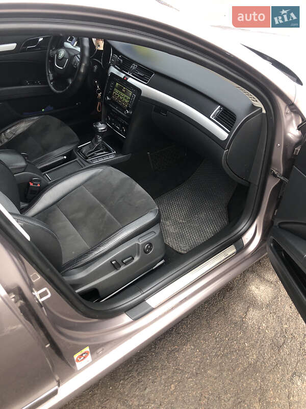 Універсал Skoda Superb 2010 в Гощі