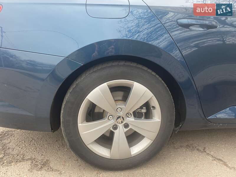 Универсал Skoda Superb 2017 в Кропивницком