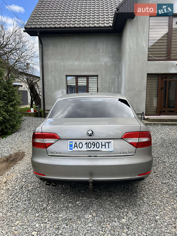 Лифтбек Skoda Superb 2013 в Иршаве