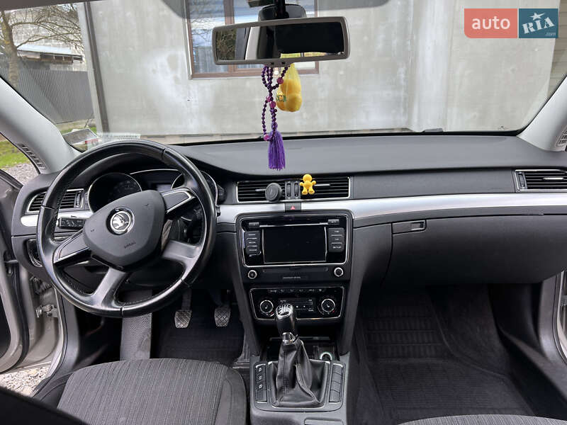 Лифтбек Skoda Superb 2013 в Иршаве