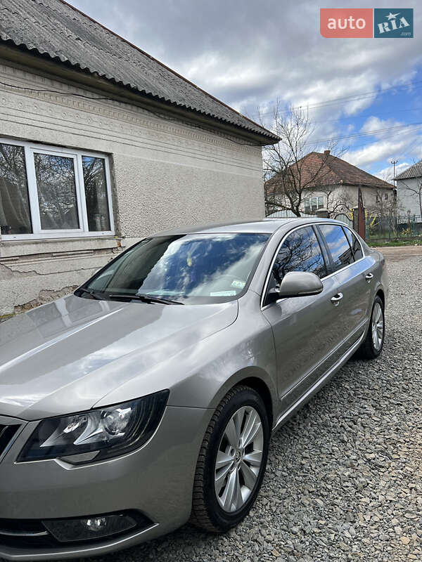 Лифтбек Skoda Superb 2013 в Иршаве
