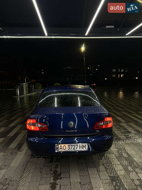 Лифтбек Skoda Superb 2012 в Ужгороде