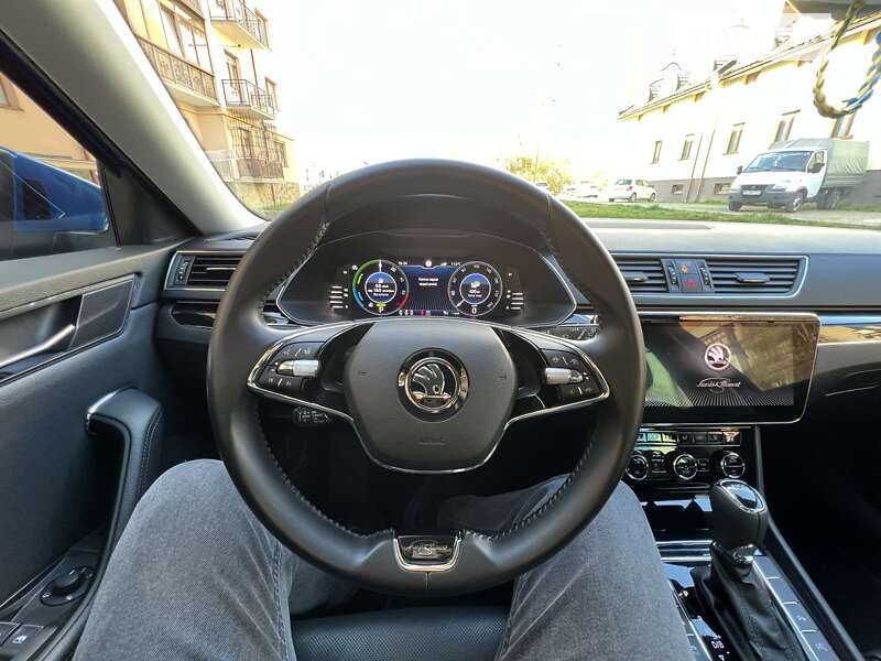 Лифтбек Skoda Superb 2020 в Ужгороде