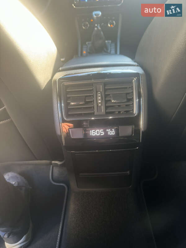 Універсал Skoda Superb 2017 в Ужгороді