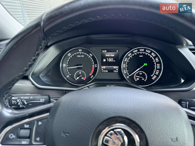 Лифтбек Skoda Superb 2018 в Киеве