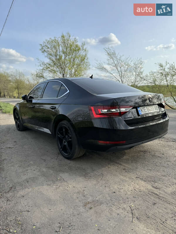 Лифтбек Skoda Superb 2016 в Кривом Роге