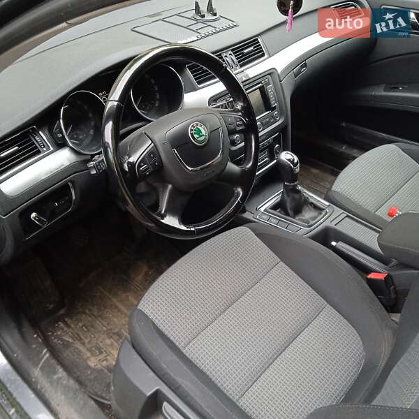 Универсал Skoda Superb 2012 в Бориславе