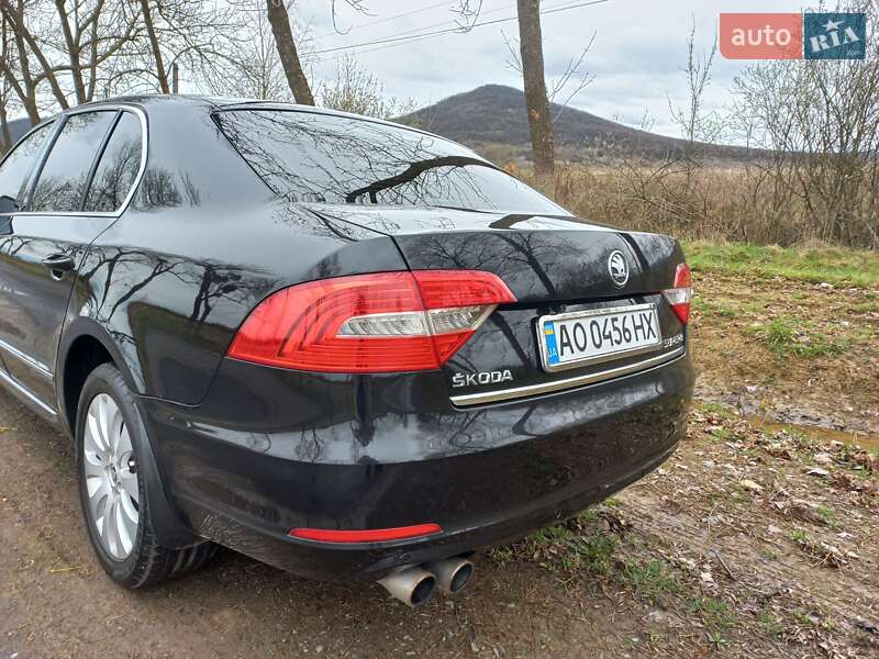 Лифтбек Skoda Superb 2013 в Ужгороде