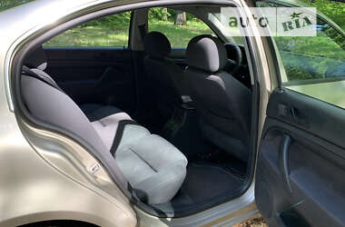 Лифтбек Skoda Superb 2005 в 