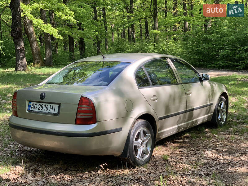 Лифтбек Skoda Superb 2005 в Тячеве