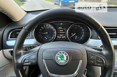 Лифтбек Skoda Superb 2011 в Калуше