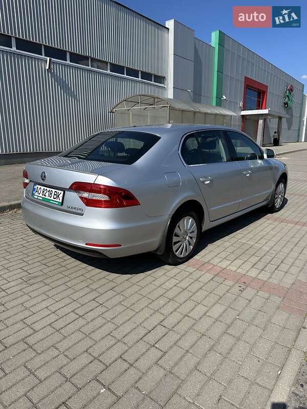 Лифтбек Skoda Superb 2013 в Ужгороде