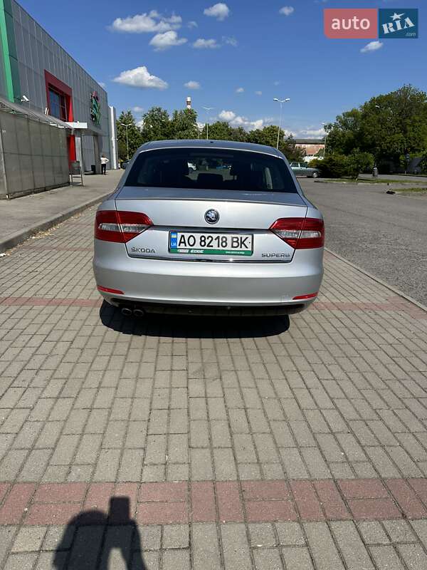 Лифтбек Skoda Superb 2013 в Ужгороде