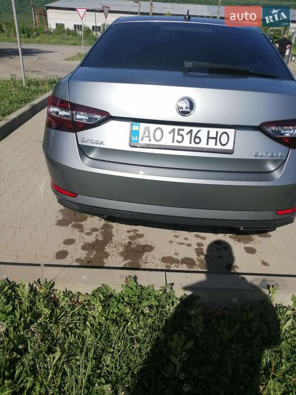 Лифтбек Skoda Superb 2017 в Ужгороде