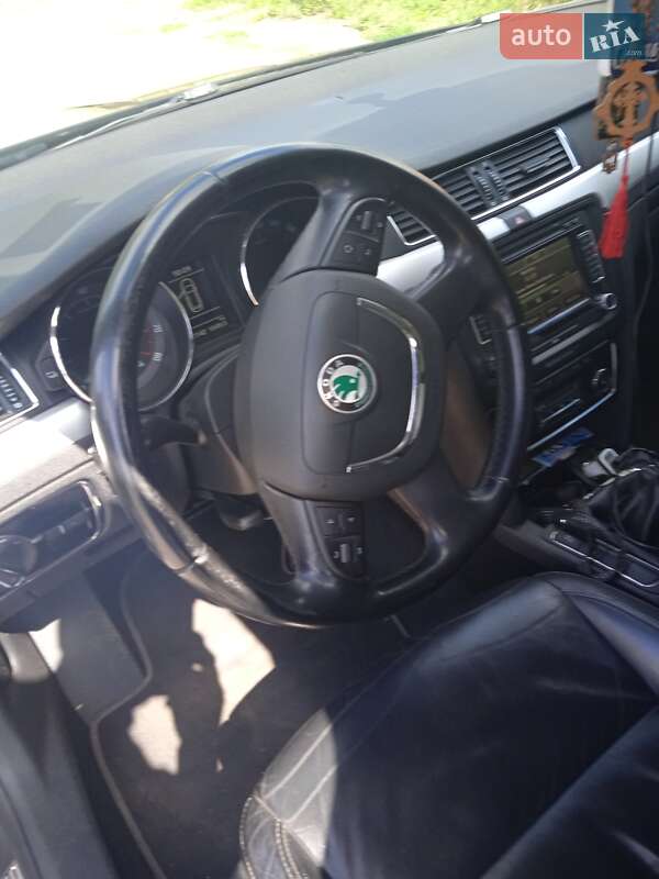 Універсал Skoda Superb 2010 в Гадячі