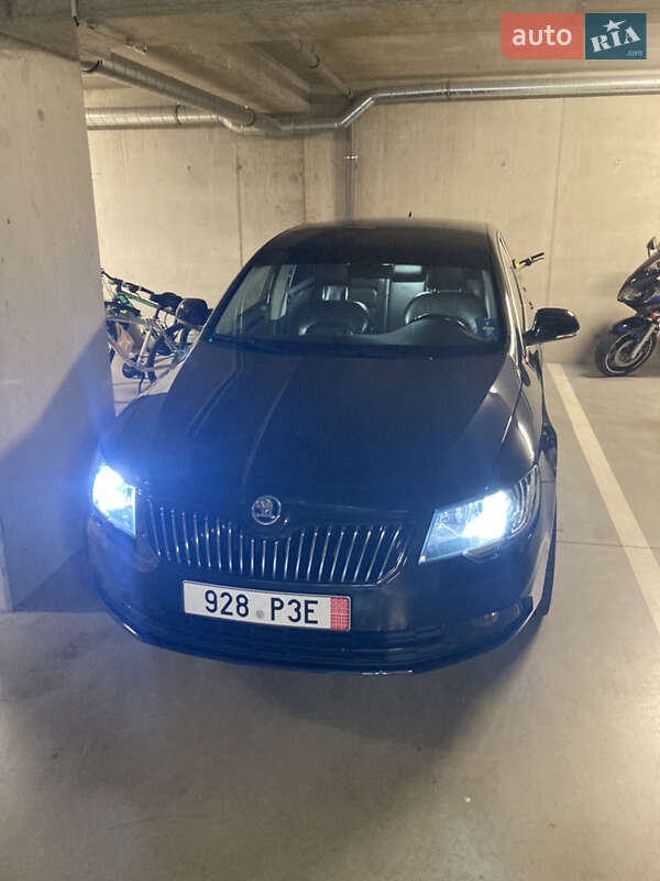 Лифтбек Skoda Superb 2015 в Ужгороде