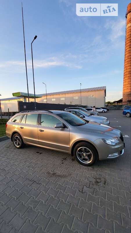 Универсал Skoda Superb 2011 в Житомире