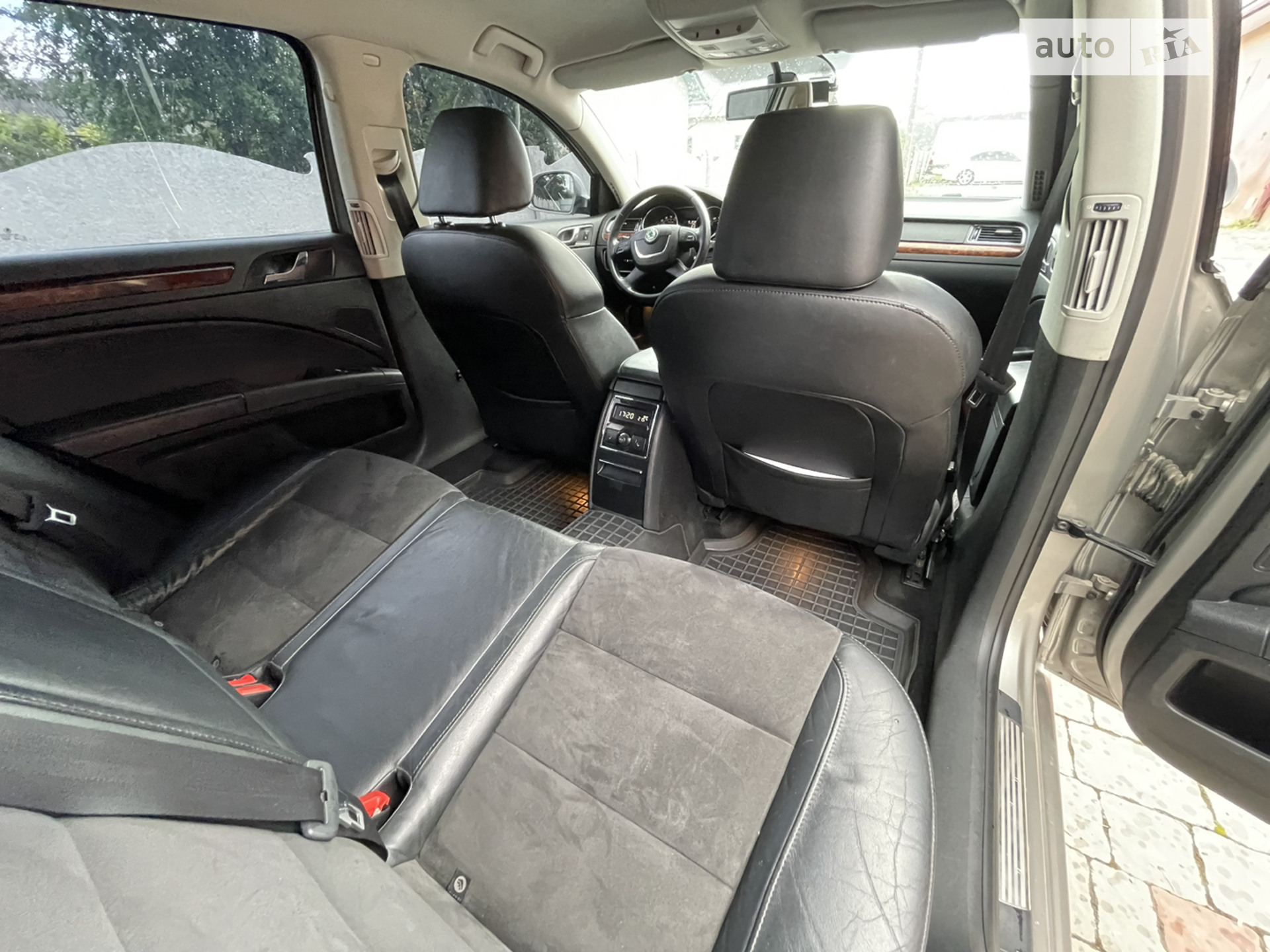 2010 Skoda Superb - мініатюра 21