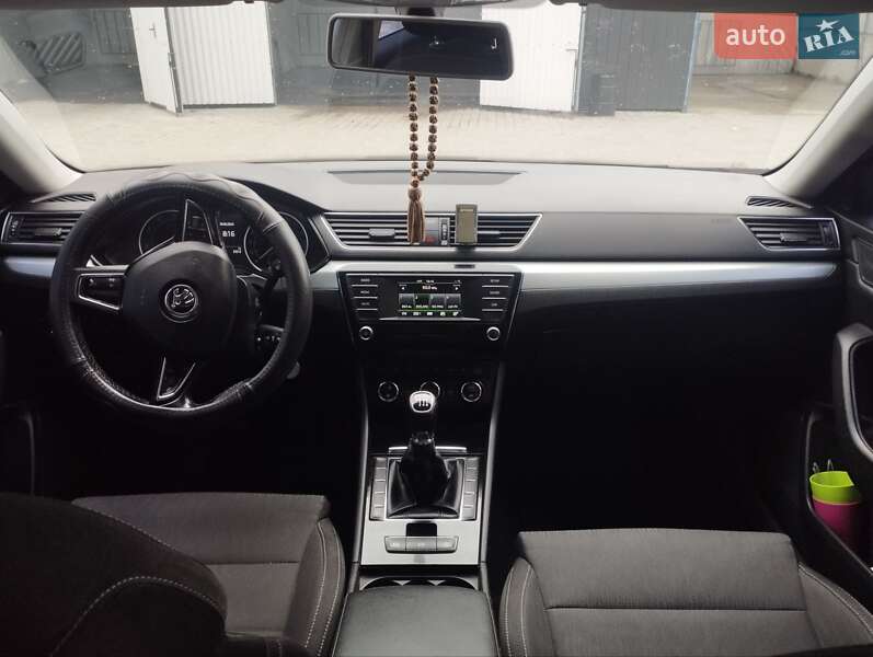 Лифтбек Skoda Superb 2016 в Изяславе