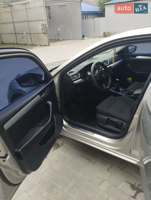 Лифтбек Skoda Superb 2016 в Изяславе