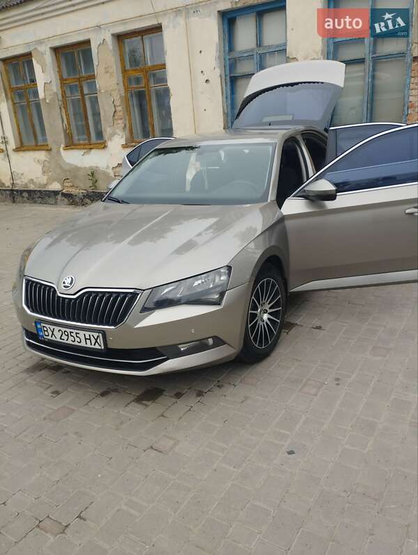 Лифтбек Skoda Superb 2016 в Изяславе