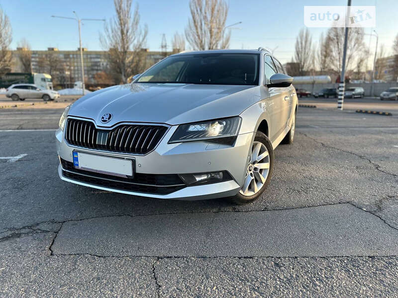 Універсал Skoda Superb 2016 в Дніпрі