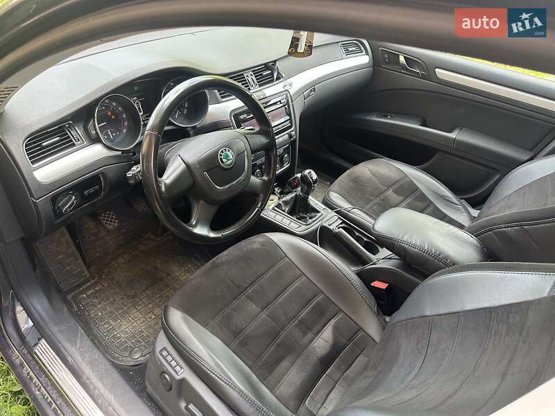 Універсал Skoda Superb 2010 в Ужгороді