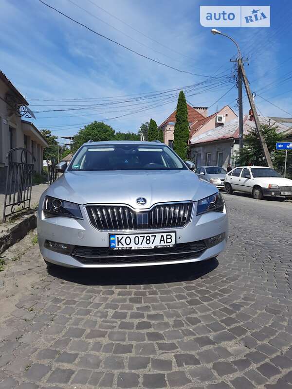 Універсал Skoda Superb 2019 в Ужгороді