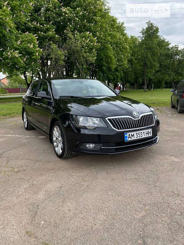Лифтбек Skoda Superb 2013 в 