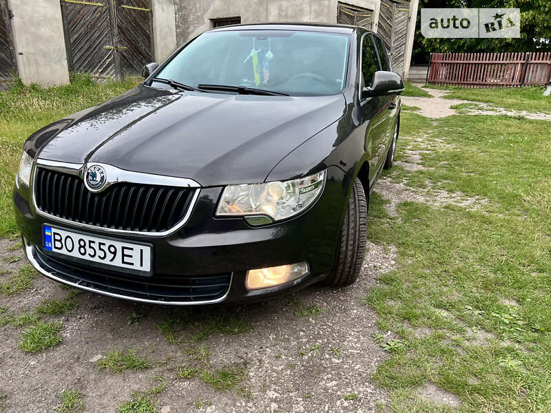 Лифтбек Skoda Superb 2011 в Тернополе