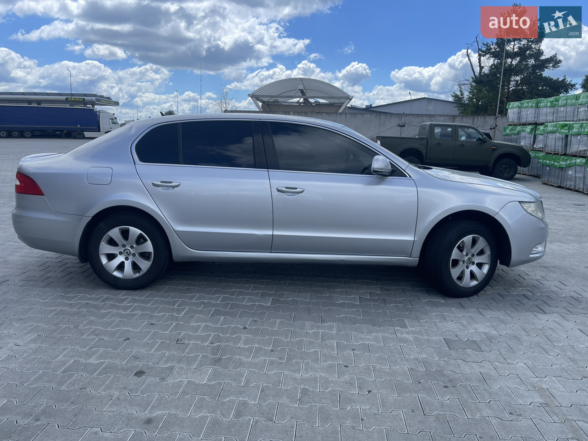 2010 Skoda Superb - мініатюра 2