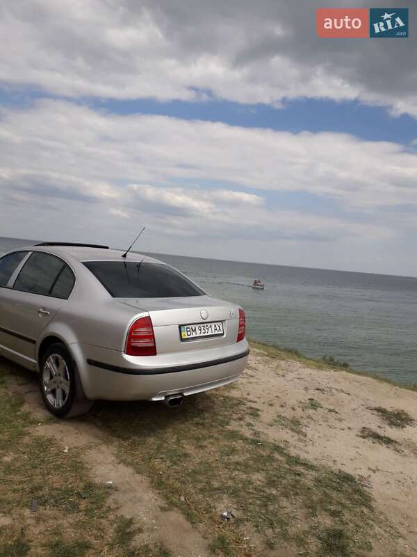 Лифтбек Skoda Superb 2002 в Бурыни