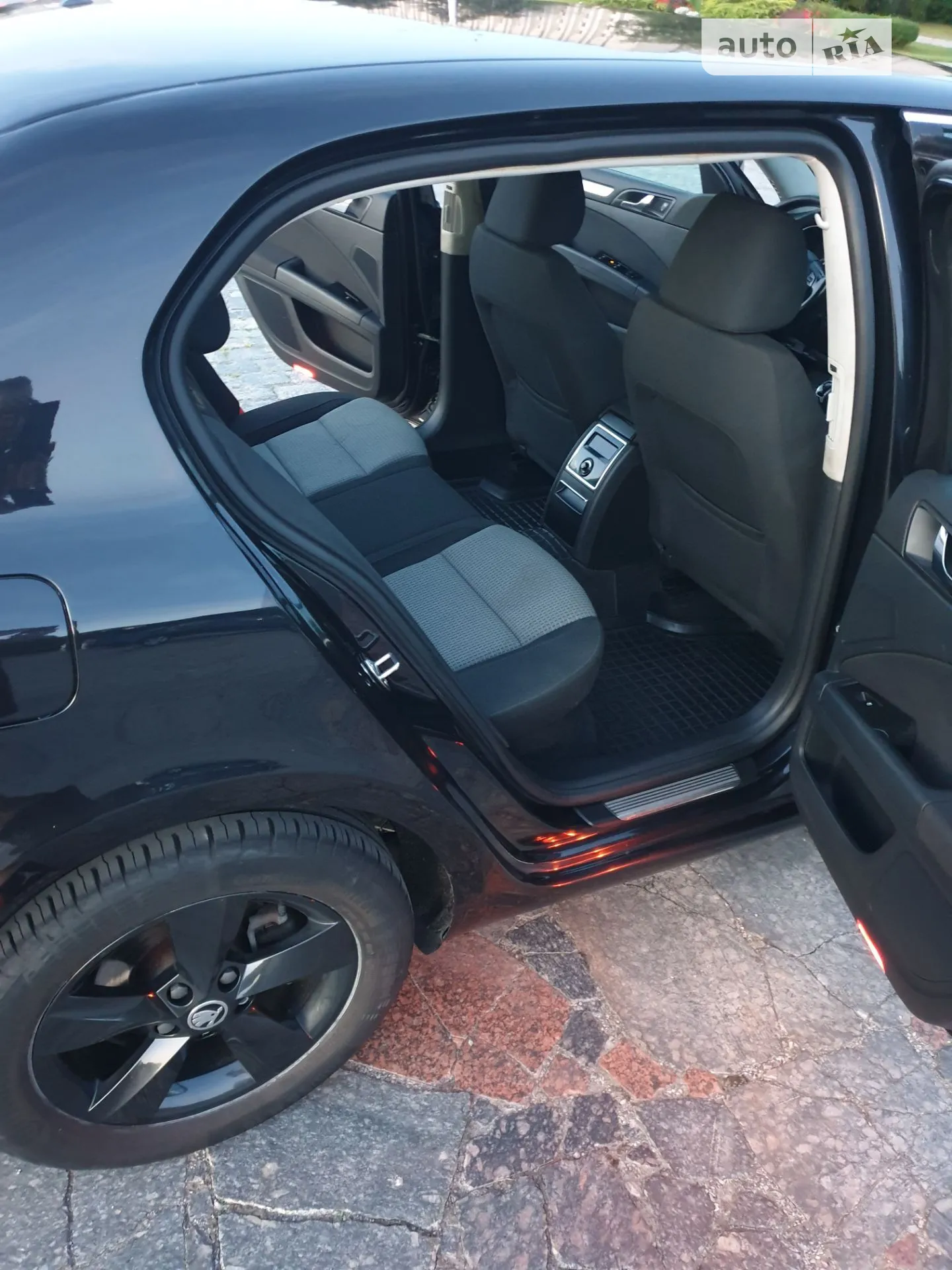 2011 Skoda Superb - мініатюра 18