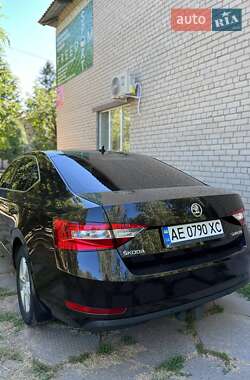 Лифтбек Skoda Superb 2015 в Магдалиновке