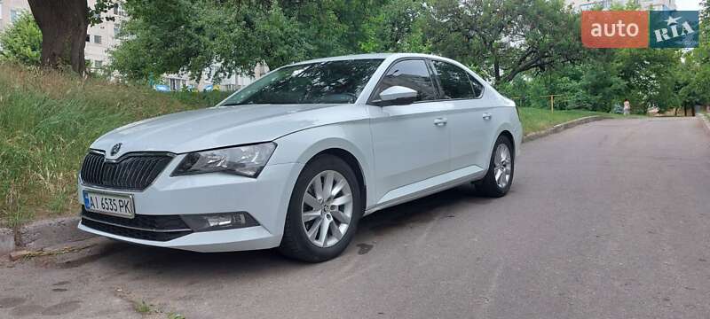 Лифтбек Skoda Superb 2015 в 