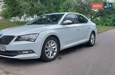 Лифтбек Skoda Superb 2015 в 