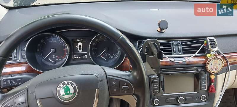 Универсал Skoda Superb 2011 в Жовкве