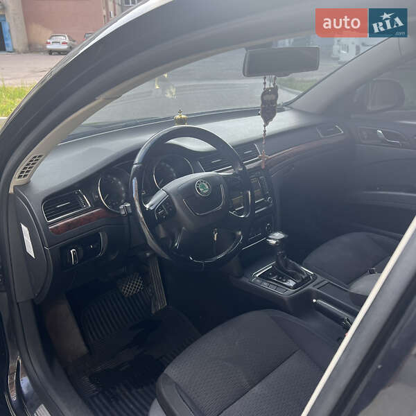 Лифтбек Skoda Superb 2011 в Калуше