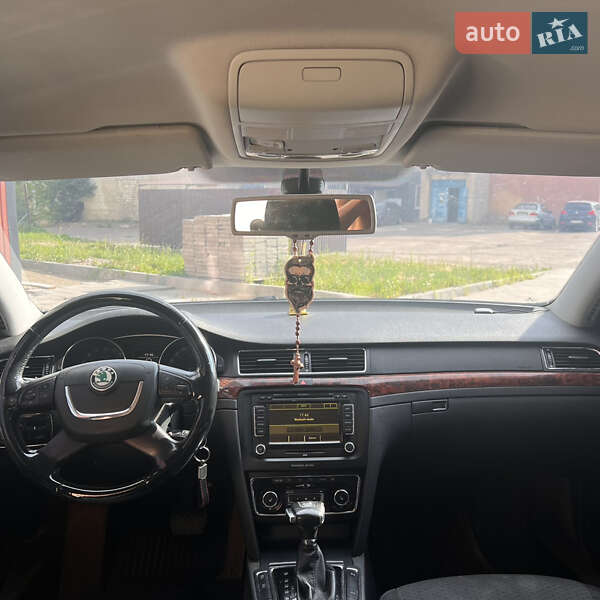 Лифтбек Skoda Superb 2011 в Калуше