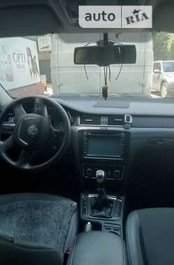 Лифтбек Skoda Superb 2011 в 