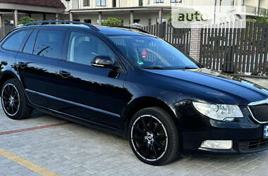 Универсал Skoda Superb 2011 в Староконстантинове