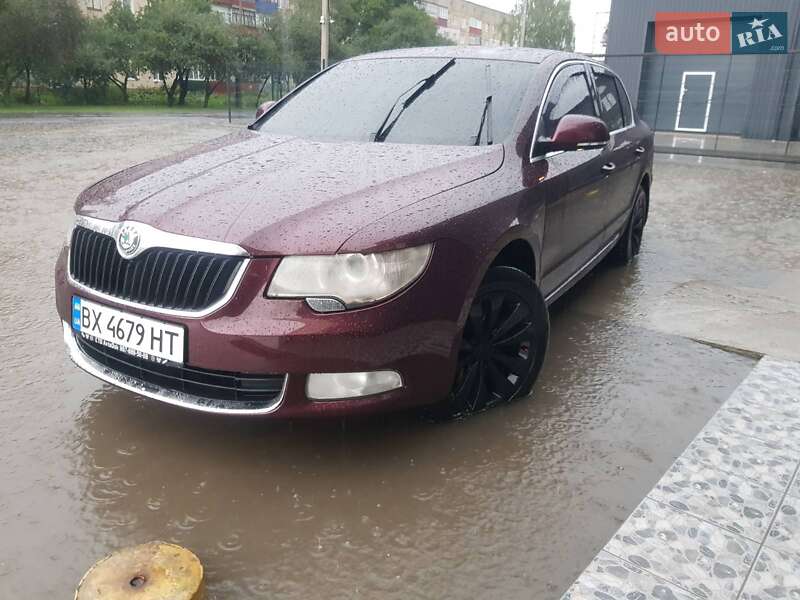 Лифтбек Skoda Superb 2012 в Староконстантинове