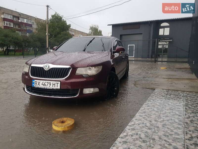 Лифтбек Skoda Superb 2012 в Староконстантинове
