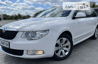 Універсал Skoda Superb 2011 в Дрогобичі