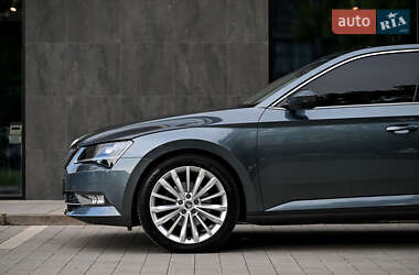 Лифтбек Skoda Superb 2016 в 