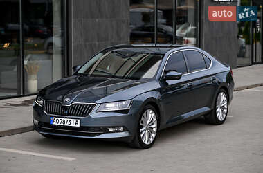 Лифтбек Skoda Superb 2016 в 