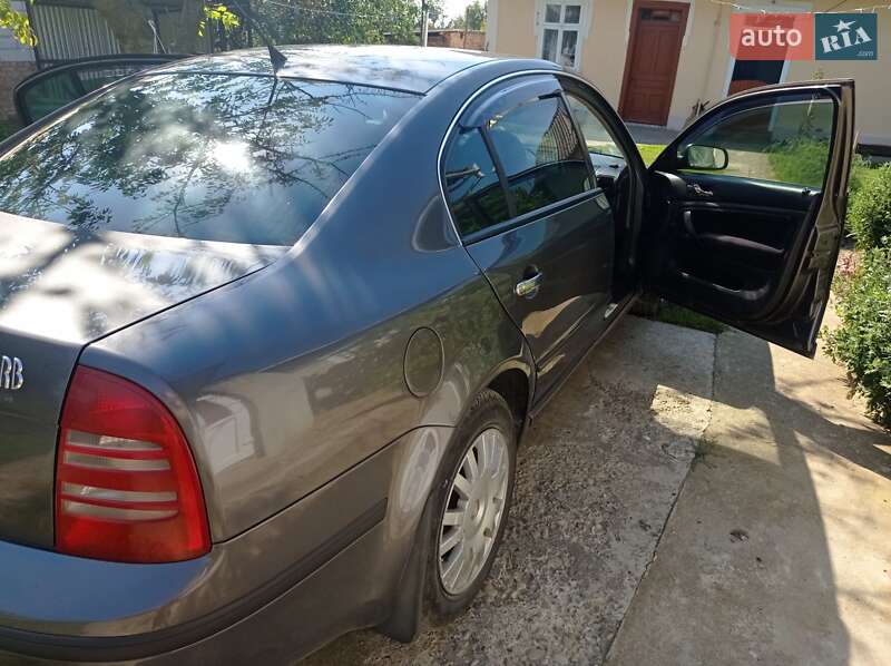 Лифтбек Skoda Superb 2005 в Снятине