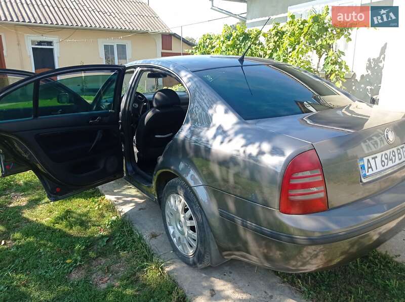 Лифтбек Skoda Superb 2005 в Снятине