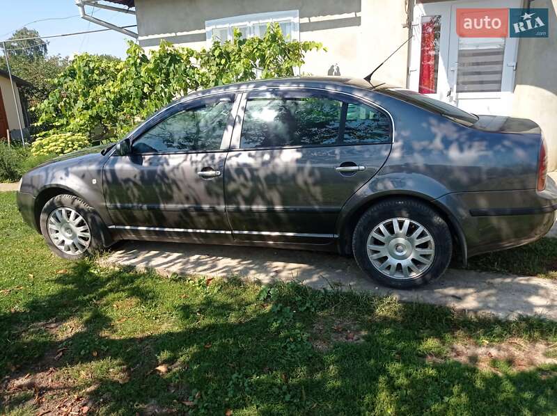 Лифтбек Skoda Superb 2005 в Снятине